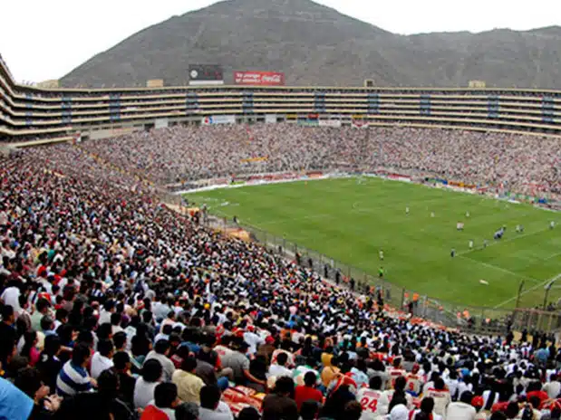 Estádio-Monumental-U-Peru-Futebol-Latino-04-08