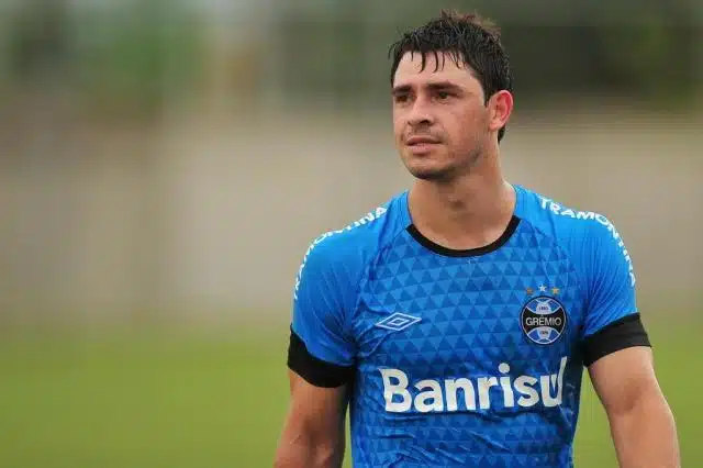 Giuliano-Futebol-Latino-06-08