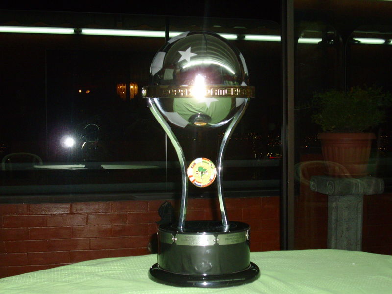 Troféu-Copa-Sul-Americana-Futebol-Latino-10-08