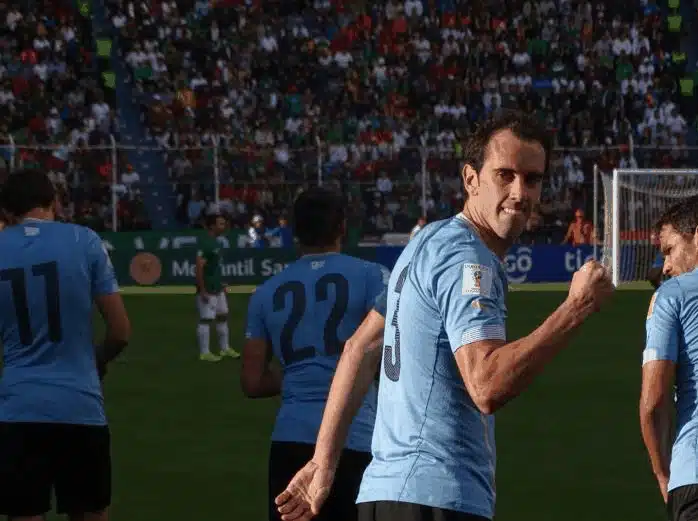 Eficiência-vitória-Uruguai-Bolívia-Godín-Futebol-Latino-08-10