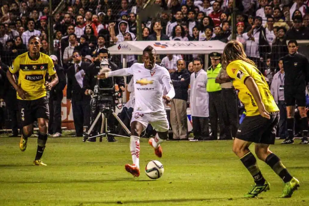 Vencer-ou-vencer-LDU-Mushuc-Runa-Segunda-Etapa-Futebol-Latino-25-10