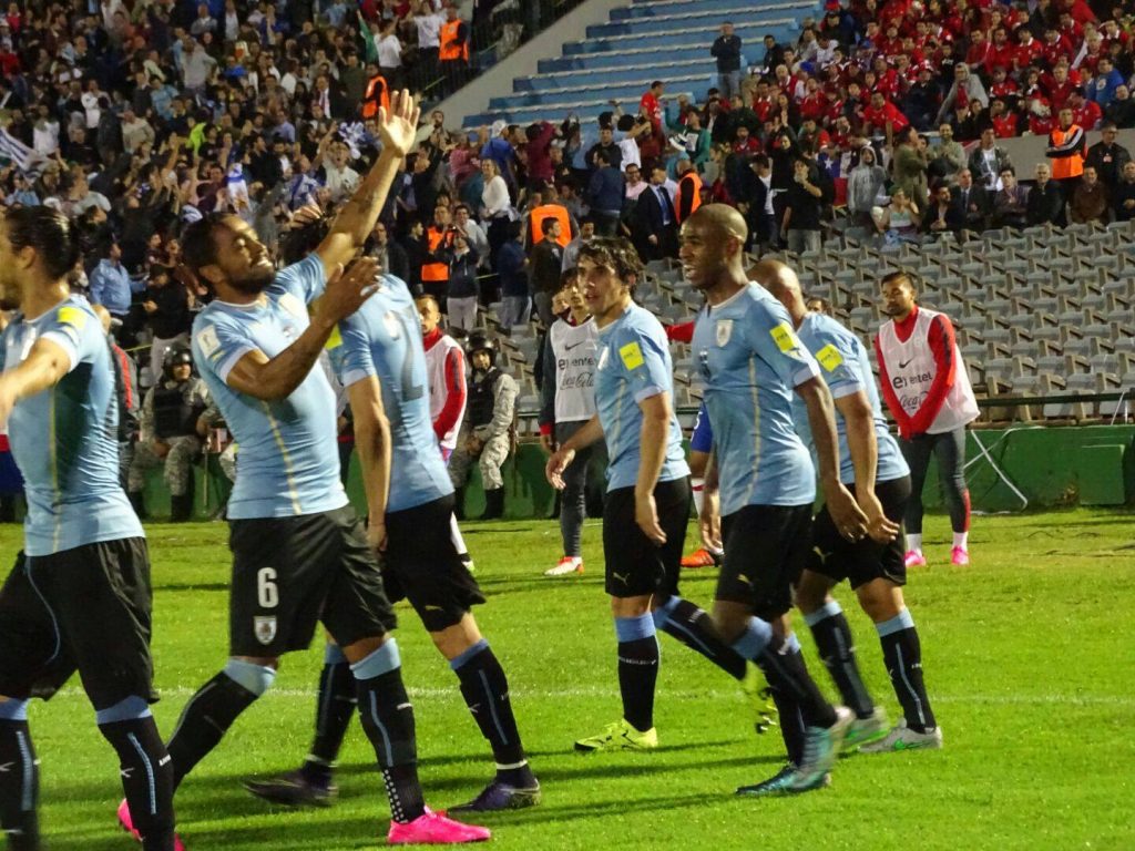 Uruguai-vence-Chile-no-jogo-aéreo-Elimiantórias-Futebol-Latino-17-11