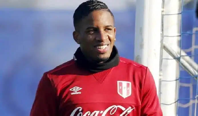 Jefferson-Farfán-presenciará-clássico-Alianza-Lima-Sporting-Cristal-Futebol-Latino-26-02