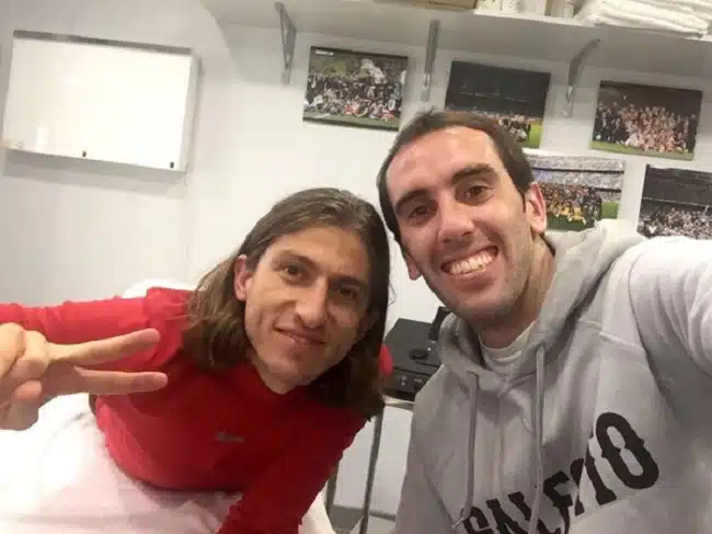 Godín-Filipe-Luis-conversam-ELiminatórias-Futebol-Latino-11-03