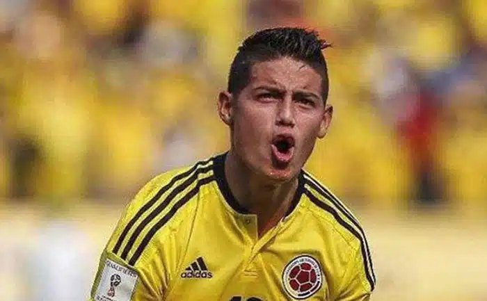 James-Rodríguez-alfineta-corpo-técnico-Real-Madrid-Futebol-Latino-31-03