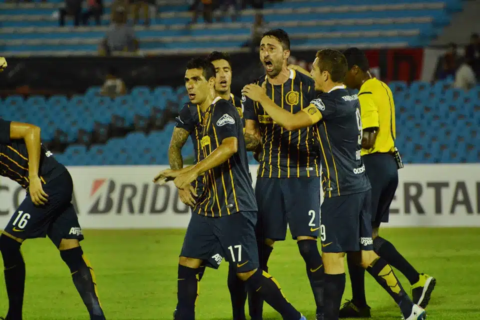 Rosario-Central-vence-de-virada-River-Plate-URU-Copa-Libertadores-de-América-Futebol-Latino-18-03