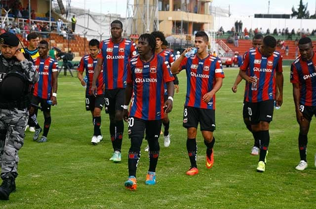 Deportivo-Quito-água-CT-cortada-Futebol-Latino-08-04
