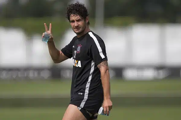 corinthians-acerta-venda-alexandre-pato-villarreal-Futebol-Latino-26-07
