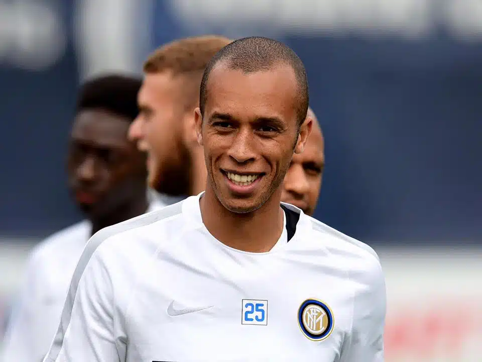 miranda-volta-ser-cogitado-reforco-manchester-united-Futebol-Latino-28-07