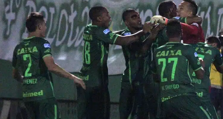 no-twitter-chapecoense-deseja-boa-viagem-independiente-retorno-argentina-capa-Futebol-Latino-29-09