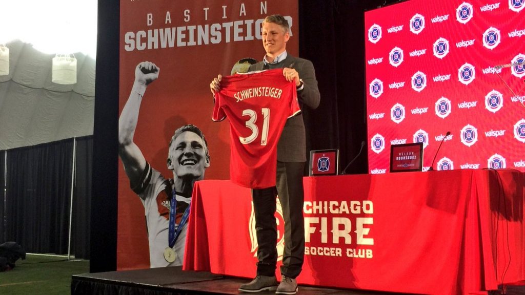jornalistas-dos-eua-cometem-dois-escorregoes-apresentacao-schweinsteiger-Futebol-Latino-29-03