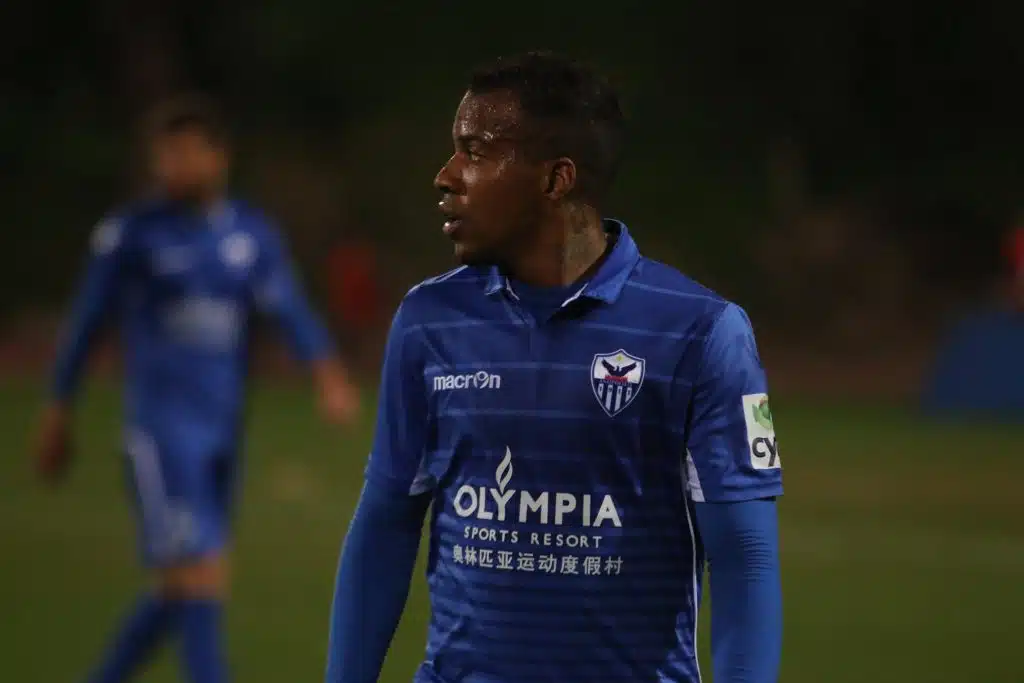 lateral-ex-santos-almeja-titulo-atuando-no-futebol-do-chipre-Futebol-Latino-09-03