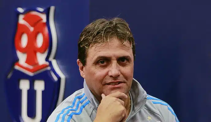 tecnico-da-universidad-de-chile-faz-comparacao-improvavel-em-entrevista-coletiva-Futebol-Latino-19-05