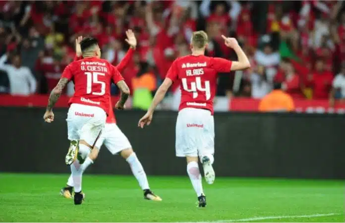 em-planejamento-para-2018-dois-atletas-do-internacional-vivem-situacoes-opostas-Futebol-Latino-22-08