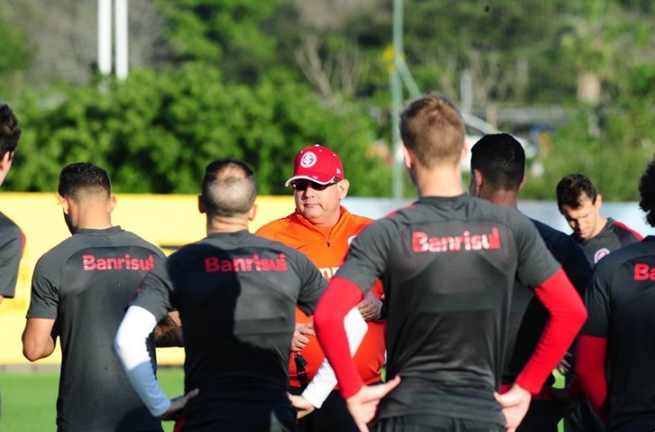 sem-equipe-definida-guto-ferreira-faz-trabalhos-especificos-antes-de-ir-a-natal-Futebol-Latino-16-08-capa