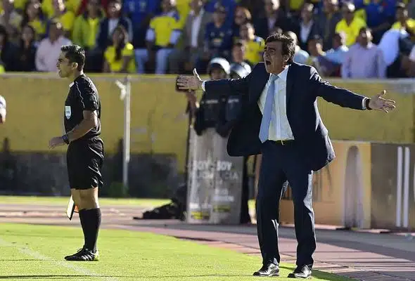longo-comunicado-da-fef-anuncia-novo-treinador-do-equador-Futebol-Latino-13-09.