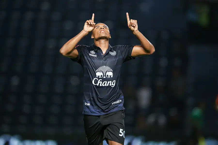 atacante-ex-flamengo-internacional-tarde-inspirada-na-tailandia-Futebol-Latino-14-10