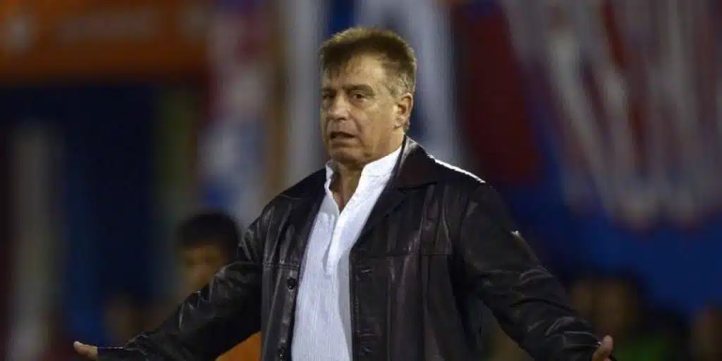 em-apresentacao-na-guatemala-tecnico-paraguaio-se-mostra-muito-feliz-Futebol-Latino-29-10