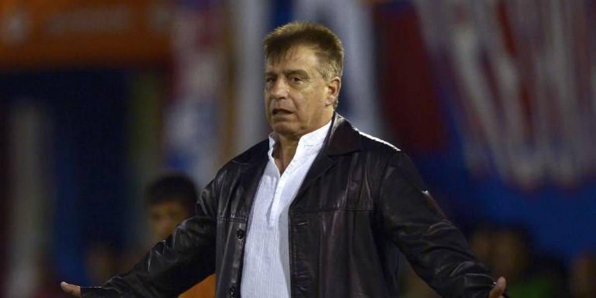 em-apresentacao-na-guatemala-tecnico-paraguaio-se-mostra-muito-feliz-Futebol-Latino-29-10