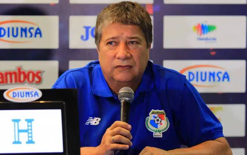 zagueiro-exaltado-coletiva-tecnico-do-panama-comunicado-Futebol-Latino-08-10