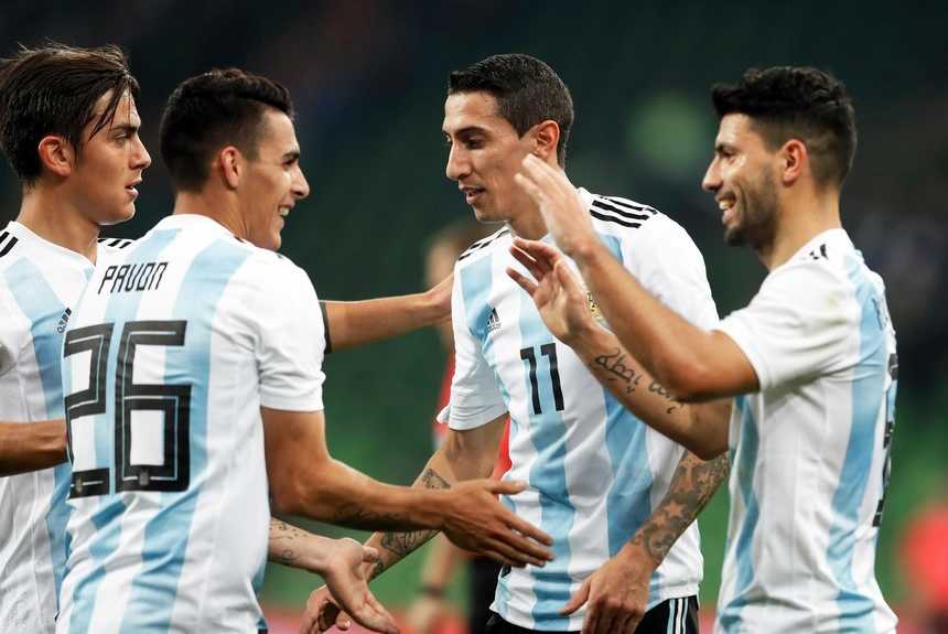 aguero-desmaiou-durante-o-intervalo-de-amistoso-da-argentina-Futebol-Latino-14-11