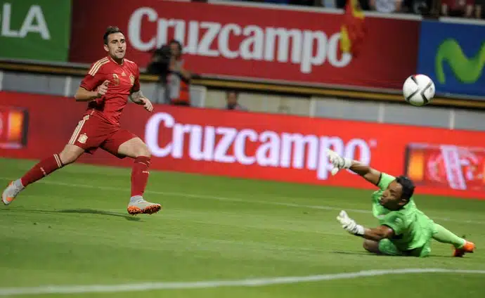 garantidos-na-copa-espanha-e-costa-rica-duelam-na-europa-Futebol-Latino-10-11