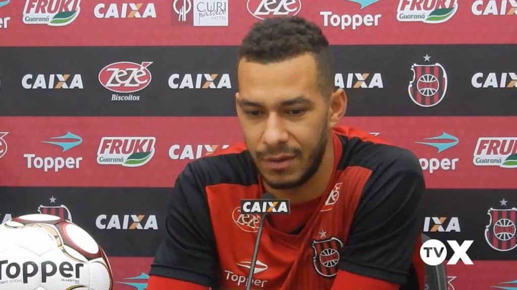 depois-de-temporada-pelo-brasil-de-pelotas-volante-vai-para-o-goias-Futebol-Latino-11-12