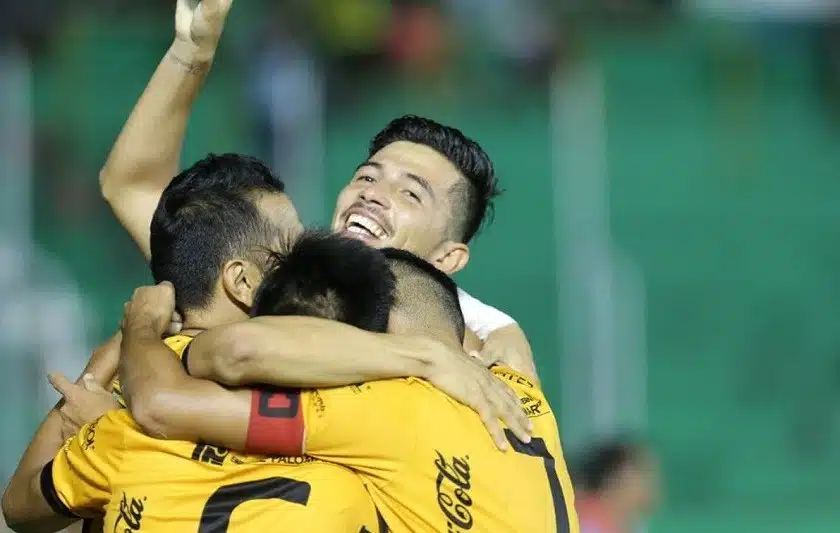 destroyers-segura-empate-valioso-e-retorna-elite-na-bolivia-Futebol-Latino-29-12