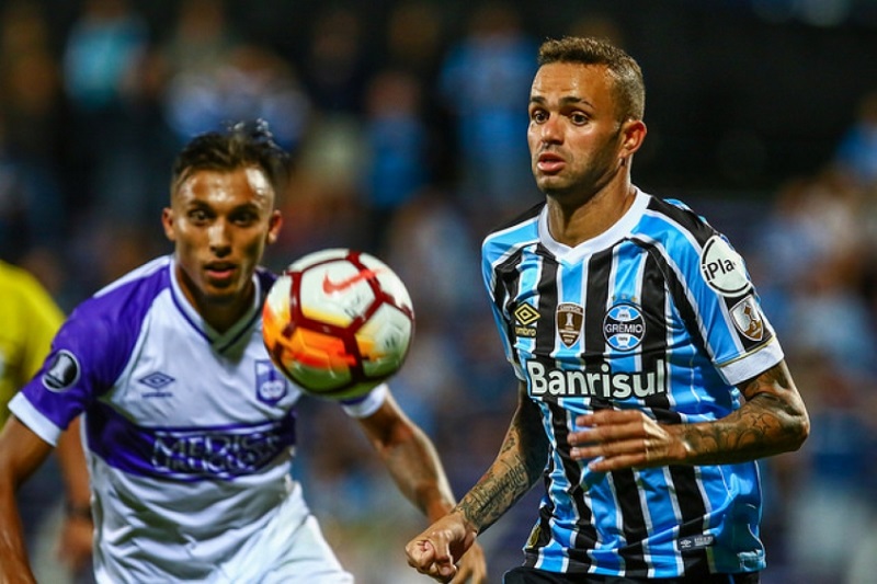 por-falta-de-estrutura-gremio-fica-pouco-tempo-em-estadio-apos-estreia-Futebol-Latino-28-02