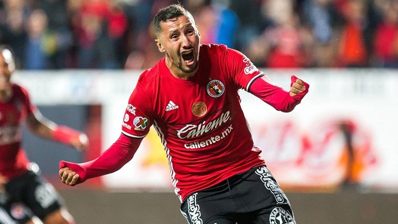 um-ano-apos-acidente-que-o-tirou-dos-gramados-corona-diz-sei-que-e-um-milagre