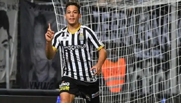 atacante-peruano-estaria-proximo-de-trocar-a-belgica-pela-alemanha-Futebol-Latino-10-03