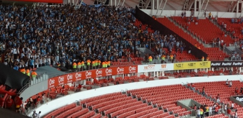 saldo-de-confusoes-no-grenal-12-torcedores-punidos-em-mais-de-100-partidas-Futebol-Latino-13-03