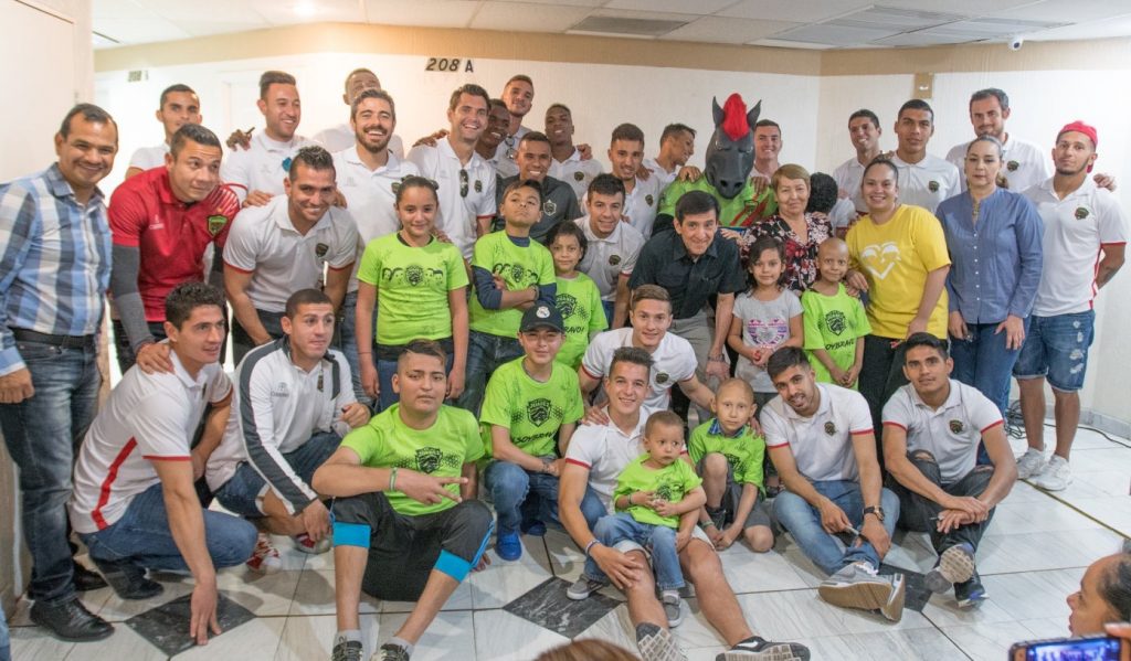 ex-cruzeiro-e-gremio-vive-dia-importante-de-solidariedade-no-mexico-Futebol-Latino-19-04