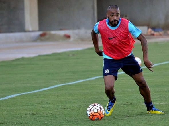 mais-de-um-ano-depois-alvaro-pereira-volta-a-atuar-Futebol-Latino-21-04