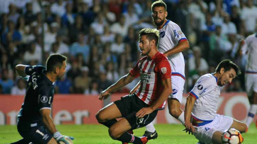 estudiantes-recebe-o-nacional-pela-segunda-vaga-do-grupo-6-Futebol-Latino-23-05