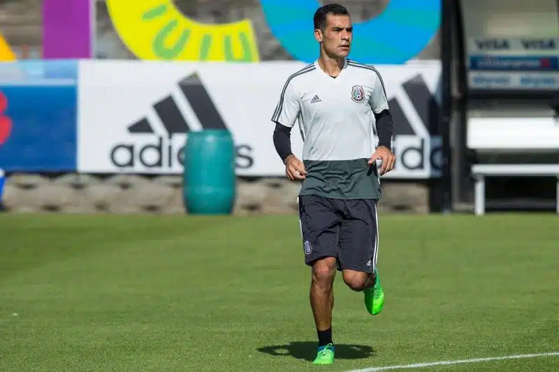 por-investigacoes-rafa-marquez-treina-sem-patrocinios-na-camiseta-Futebol-Latino-19-05