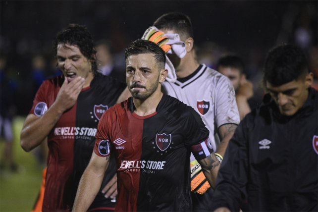 torcida-do-newells-old-boys-reconhece-com-aplausos-esforco-da-equipe-Futebol-Latino-10-05