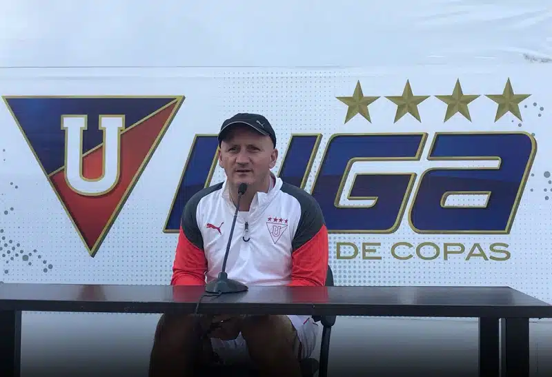 tecnico-da-ldu-e-taxativo-sobre-reposicao-de-hernan-barcos-Futebol-Latino-23-07