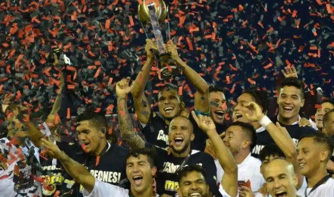 com-gol-bizarro-deportivo-lara-supera-la-guaira-e-fatura-o-clausura-Futebol-Latino-26-11