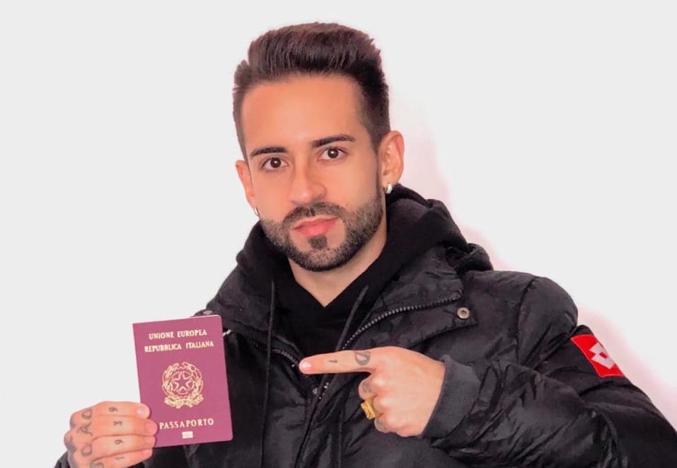 meia-formado-no-corinthians-recebe-o-passaporte-europeu-Futebol-Latino-20-12
