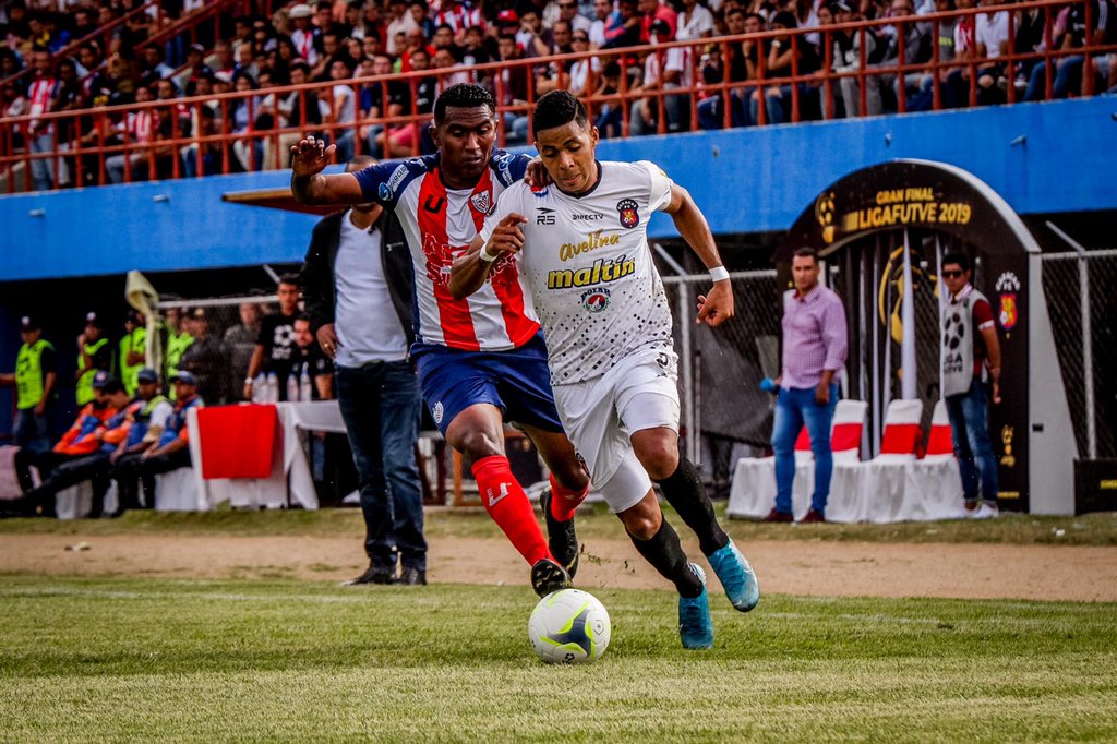 estudiantes-de-merida-empata-com-o-caracas-na-ida-da-decisao-na-venezuela-Futebol-Latino-11-12