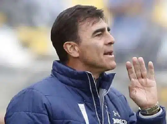 tecnico-da-universidad-catolica-afirma-que-analisara-propostas-Futebol-Latino-02-12