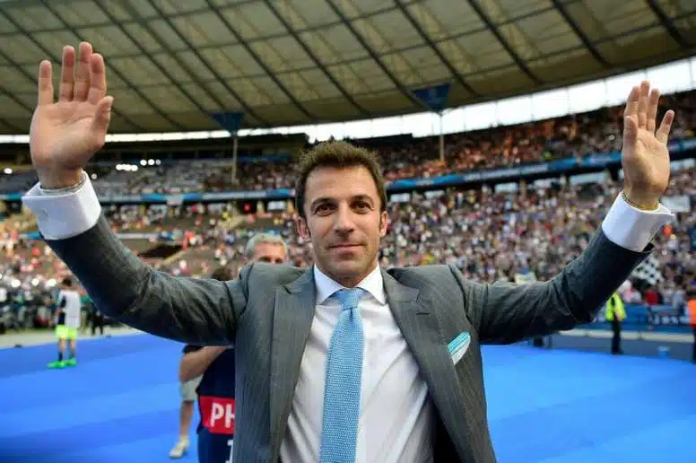 alessandro-del-piero-chega-com-festa-ao-equador-Futebol-Latino-17-01