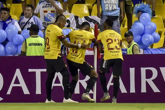 barcelona-nao-toma-conhecimento-do-sporting-cristal-e-goleia-no-equador-Futebol-Latino-06-02