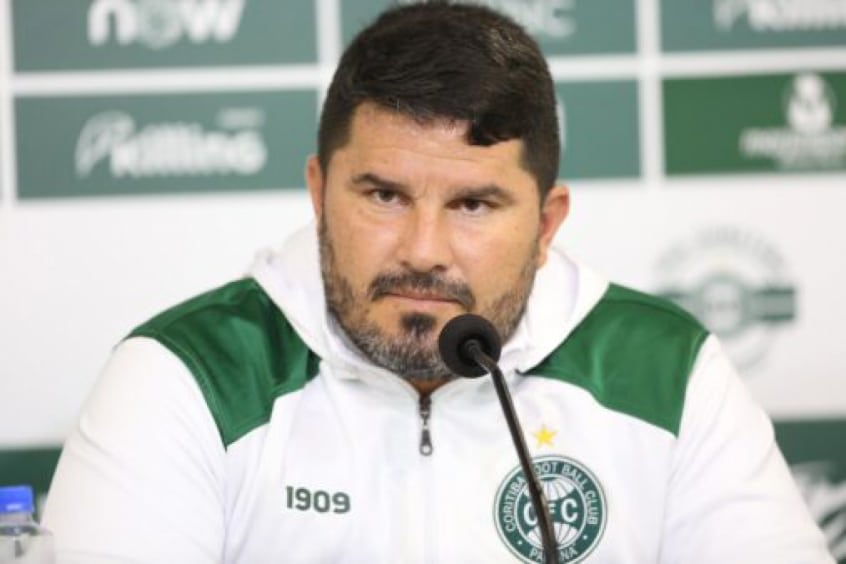 Barroca Coritiba Futebol Latino Lance 26-03