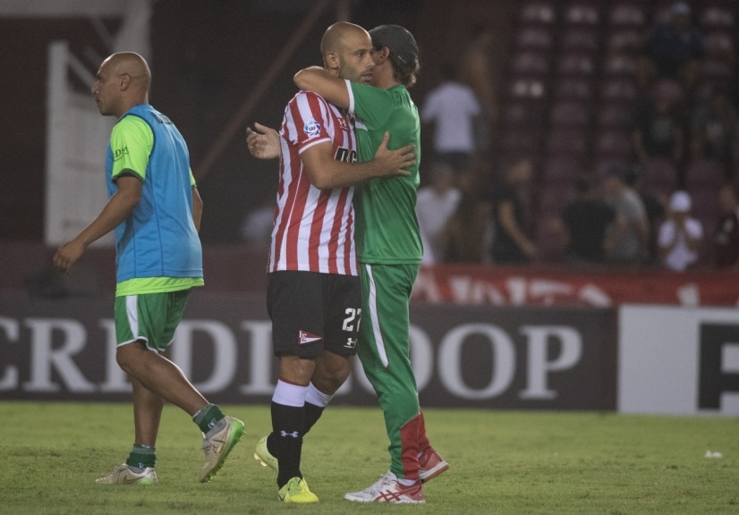 mascherano-perde-penalti-e-laferrere-surpreende-estudiantes-na-copa-argentina-Futebol-Latino-05-03