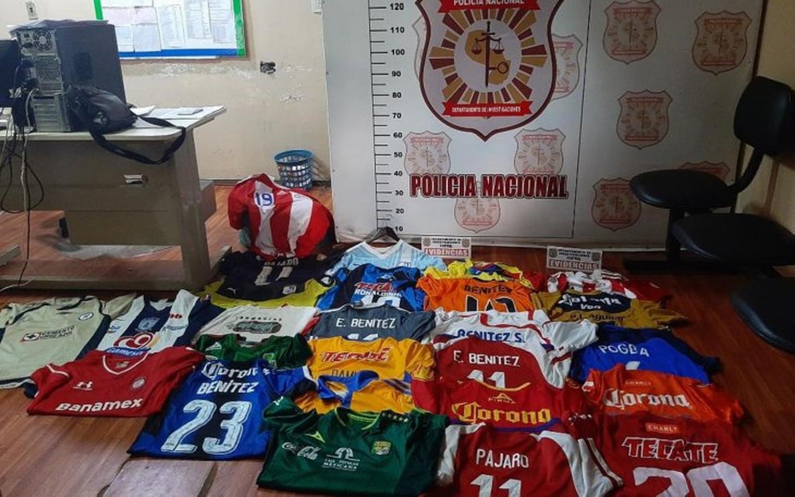 valiosa-colecao-de-camisetas-de-atacante-do-guarani-e-roubada-Futebol-Latino-31-03