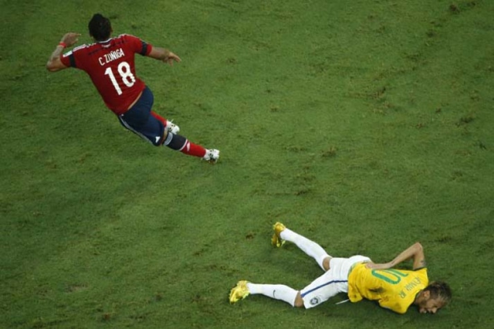 zuniga-comenta-lance-na-copa-de-2014-com-neymar-nao-me-arrependo-Futebol-Latino-22-04