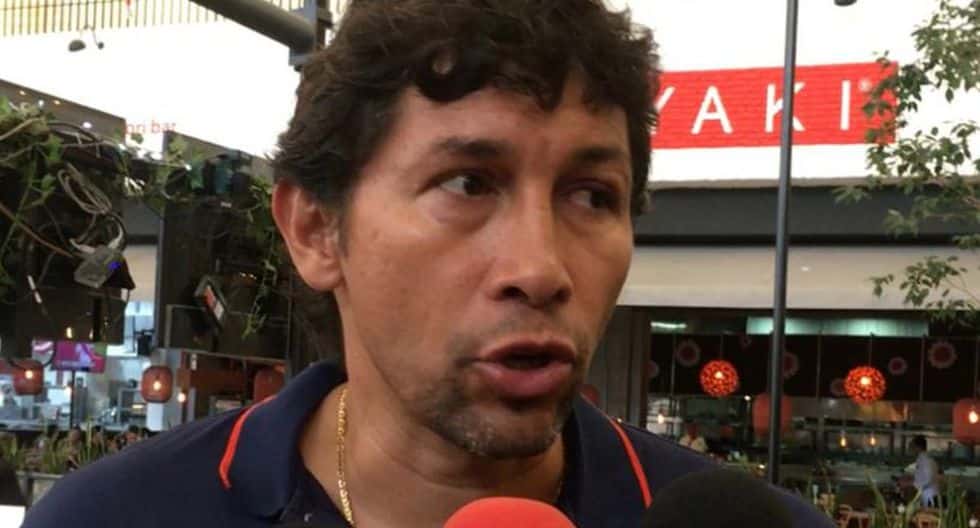 ex-jogador-relembra-ameaca-nos-vestiarios-de-torcedor-armado-na-argentina-Futebol-Latino-07-06