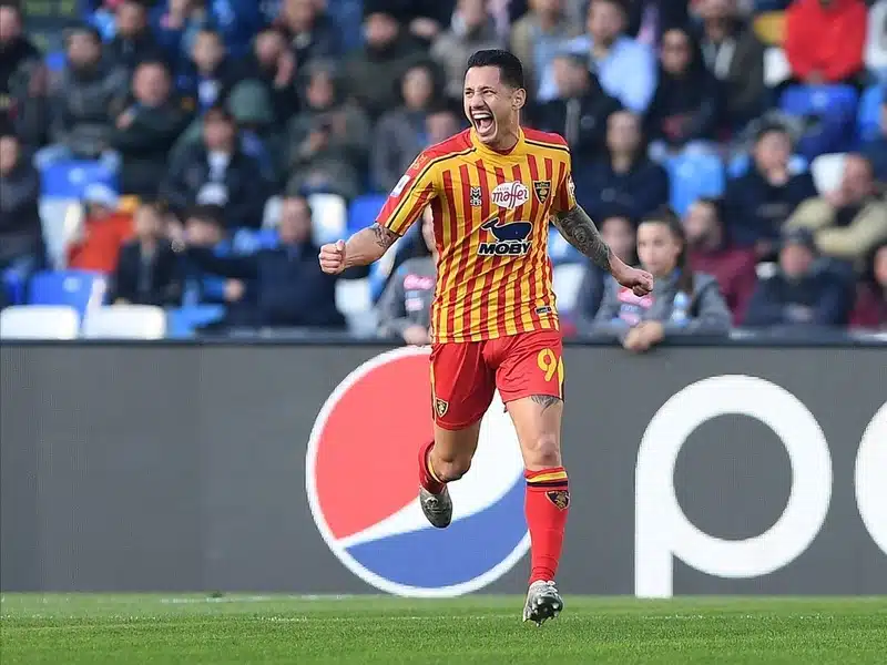 atacante-ex-milan-inicia-processo-para-se-naturalizar-peruano-Futebol-Latino-28-10